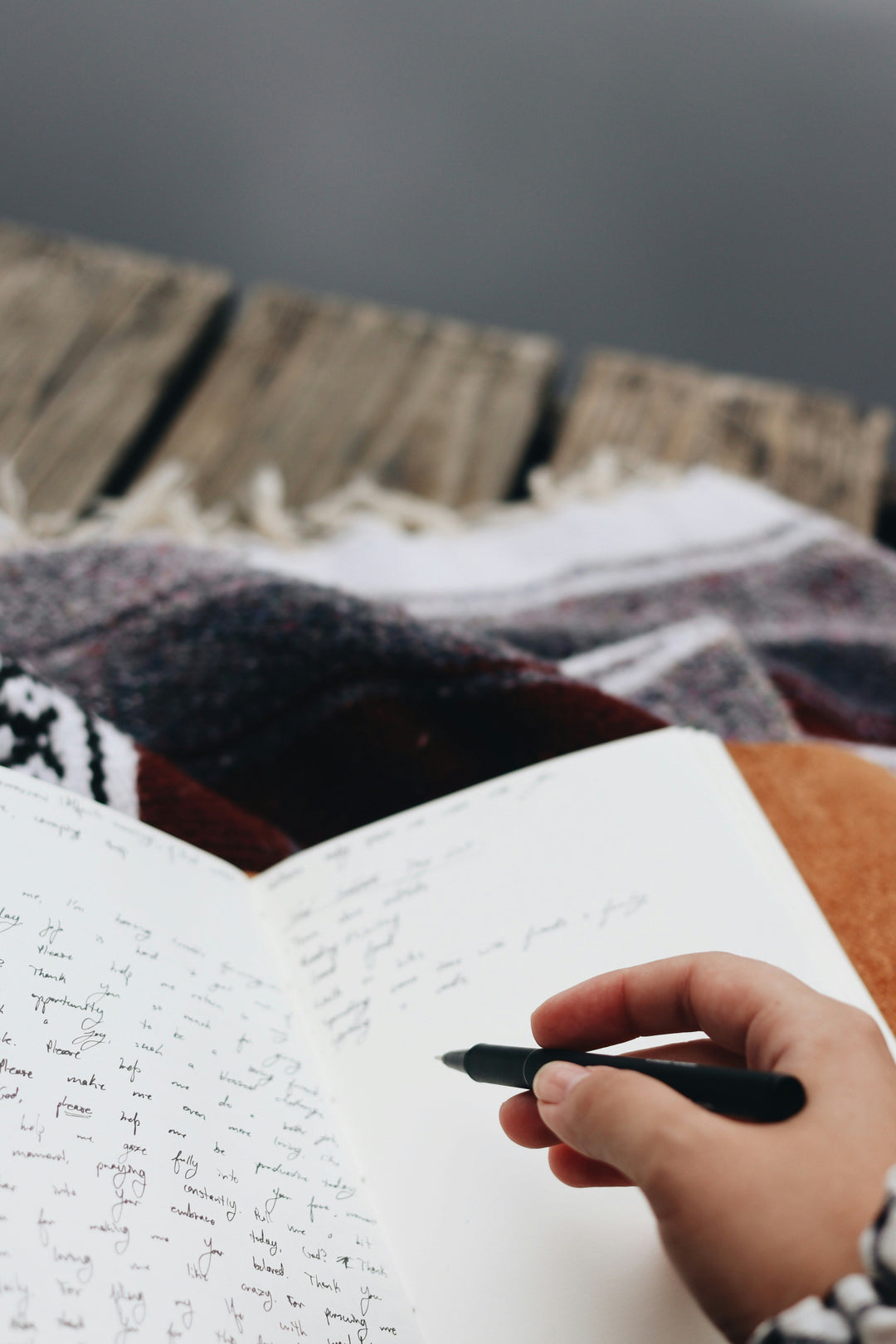 Journaling for Mental Clarity: Prompts to Ease Anxiety and Overthinking