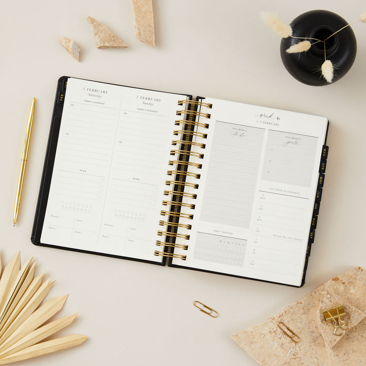 2025 daily planner featuring weekly pages for organised and structured planning throughout the year.