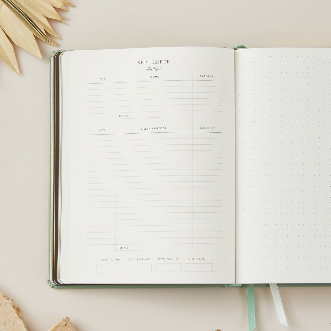 Vertical layout 2025 weekly planner with equal space for each day, ideal for structured, easy-to-follow scheduling.