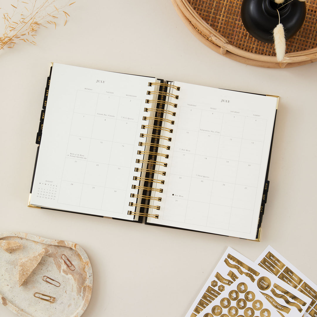 NEW - 2025 Daily Planner - Flora