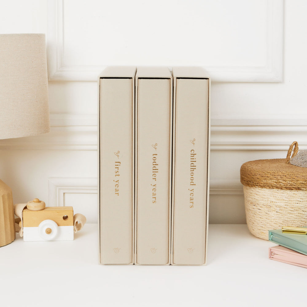 Gender-neutral baby photo album with a timeless design, an ideal gift for new parents to capture and cherish precious moments.
