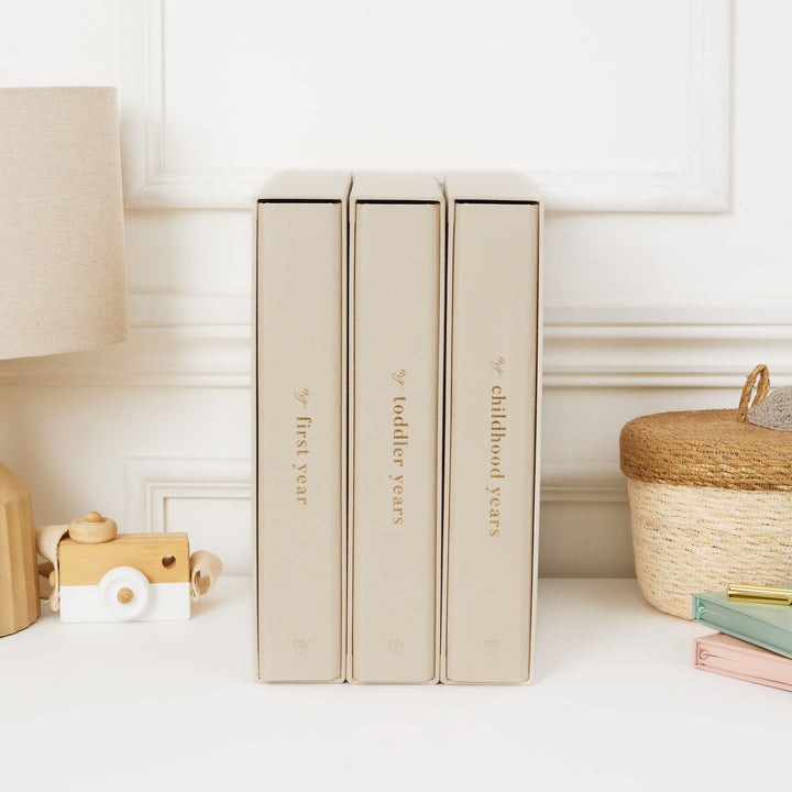 Gender-neutral baby photo album with a timeless design, an ideal gift for new parents to capture and cherish precious moments.