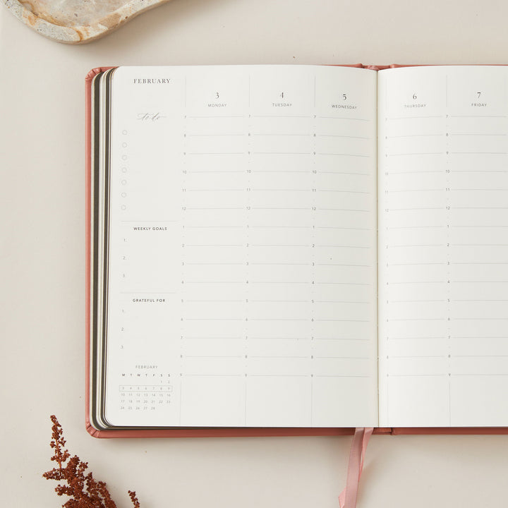 Vertical weekly planner for 2025, featuring equal space for every day, perfect for managing tasks and appointments.