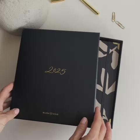 NEW - 2025 Daily Planner - Flora